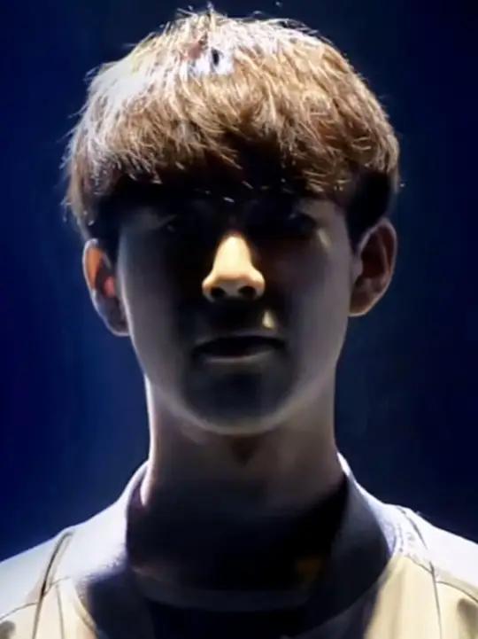 庆祝【2022LPL年度最佳阵容】的产生，精选英雄和皮肤将在2022年12月16日期间限时半价销售