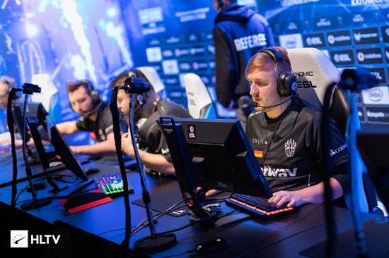 headtr1ck晒与s1mple合照祝贺其回归