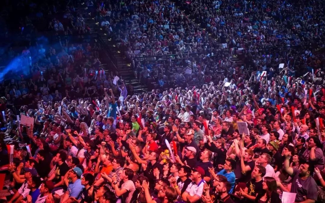 截止到上周为止，T1在联赛中的战绩为13胜1负 而这唯一的一负，正是输给了当时经历三连败的HLE