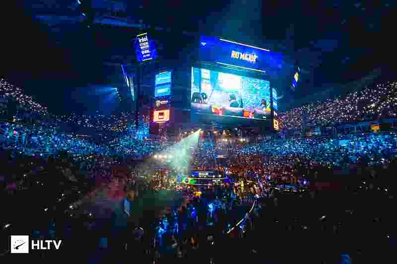 Royal Never Give Up 教练：第二把战术重点是卢娜，但可能前期处理出了点问题